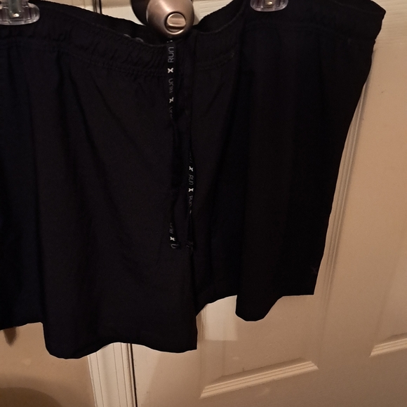 NWT Men's Xersion running short with two zip pockets. No more dangling keys. - Picture 6 of 10